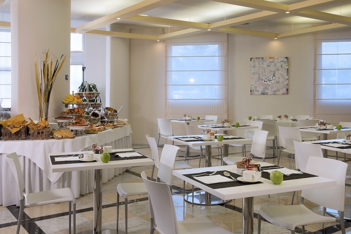 Imagen del bar/restaurante del Hotel Four Points Flex by Sheraton Bologna Airport. Foto 5