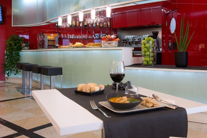 Imagen del bar/restaurante del Hotel Four Points Flex by Sheraton Bologna Airport. Foto 7