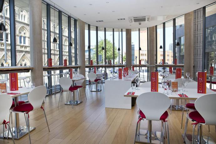 Imagen del bar/restaurante del Hotel Four Points Flex by Sheraton Cardiff. Foto 2