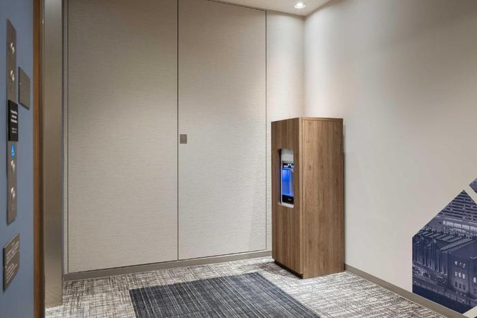 Imagen de los interiores del Hotel Four Points Flex by Sheraton Yokohama West. Foto 8