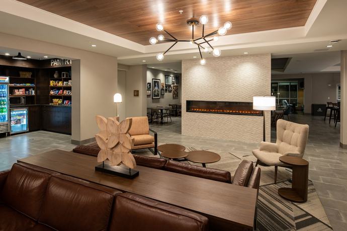 Imagen de los interiores del Hotel Four Points by Sheraton Albany. Foto 14