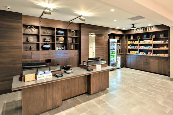 Imagen de los interiores del Hotel Four Points by Sheraton Albany. Foto 17
