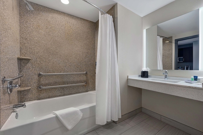 Imagen de la habitación del Hotel Four Points by Sheraton Birmingham Homewood. Foto 16