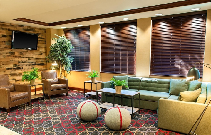 Imagen de los interiores del Hotel Four Points by Sheraton Boston Logan Airport Revere. Foto 12