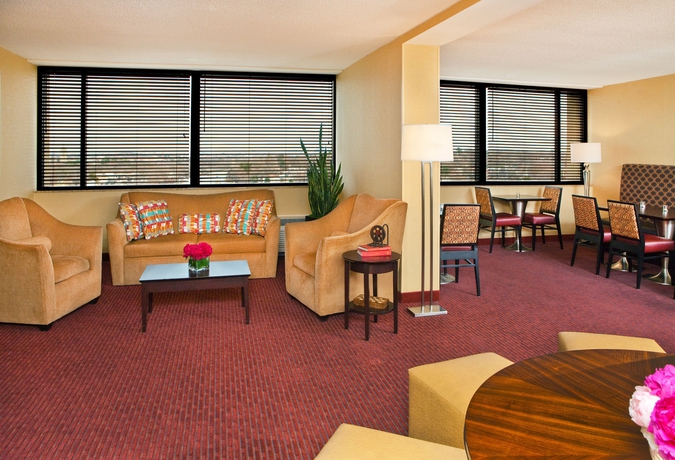 Imagen de los interiores del Hotel Four Points by Sheraton Boston Newton. Foto 8