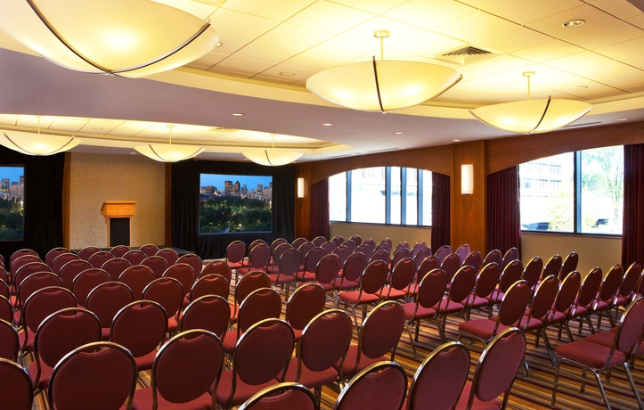 Imagen de los interiores del Hotel Four Points by Sheraton Boston Newton. Foto 9