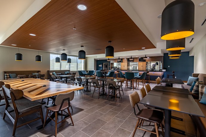 Imagen del bar/restaurante del Hotel Four Points by Sheraton Brunswick. Foto 3