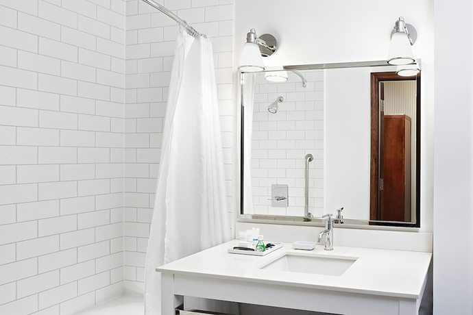 Imagen de la habitación del Hotel Four Points by Sheraton Calgary Airport. Foto 4