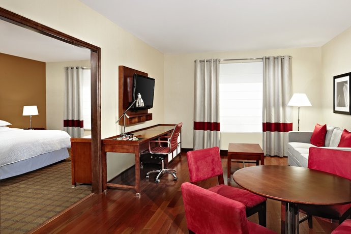 Imagen de la habitación del Hotel Four Points by Sheraton Calgary Airport. Foto 5