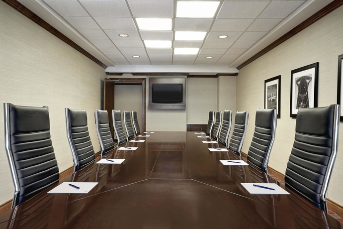 Imagen de los interiores del Hotel Four Points by Sheraton Calgary Airport. Foto 11