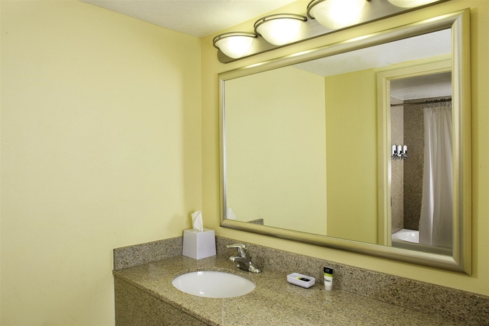 Imagen de la habitación del Hotel Four Points by Sheraton Cocoa Beach. Foto 6