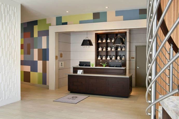 Imagen de los interiores del Hotel Four Points by Sheraton Coral Gables. Foto 18