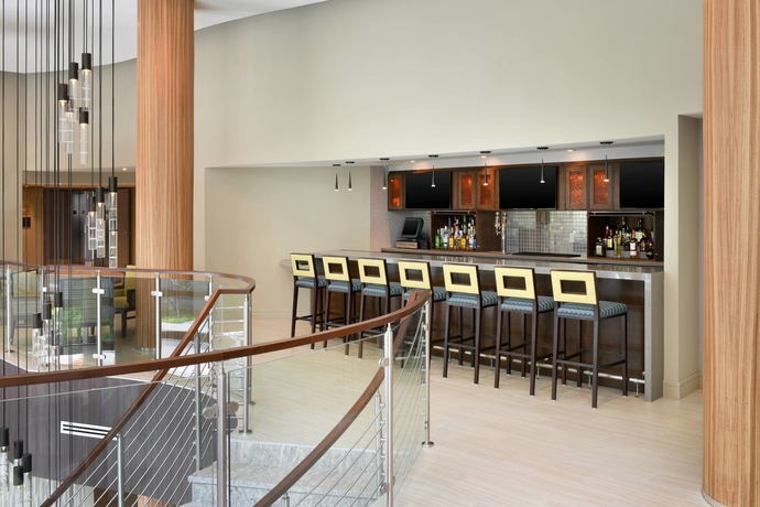 Imagen del bar/restaurante del Hotel Four Points by Sheraton Coral Gables. Foto 8
