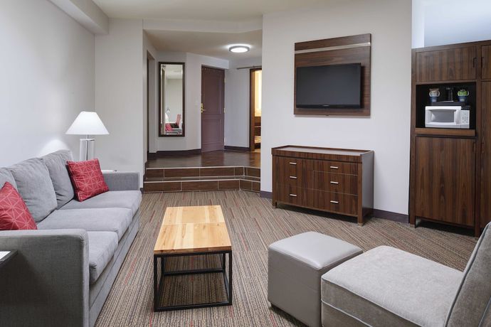 Imagen de la habitación del Hotel Four Points by Sheraton Detroit Novi. Foto 11