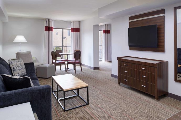Imagen de la habitación del Hotel Four Points by Sheraton Detroit Novi. Foto 12