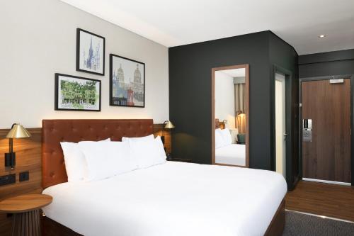 Imagen de la habitación del Hotel Four Points by Sheraton Edinburgh. Foto 19