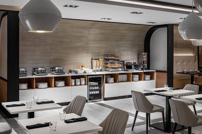 Imagen del bar/restaurante del Hotel Four Points by Sheraton Flushing. Foto 6