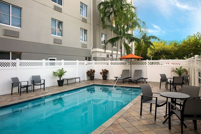 Imagen de la piscina del Hotel Four Points by Sheraton Fort Lauderdale Airport - Dania Beach. Foto 20