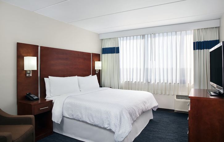 Imagen de la habitación del Hotel Four Points by Sheraton Fort Lauderdale Airport/Cruise Port. Foto 5