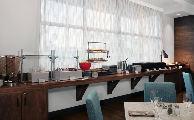 Imagen del bar/restaurante del Hotel Four Points by Sheraton Fort Lauderdale Airport/Cruise Port. Foto 2