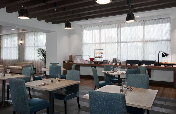 Imagen del bar/restaurante del Hotel Four Points by Sheraton Fort Lauderdale Airport/Cruise Port. Foto 3