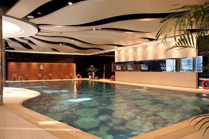 Imagen de la piscina del Hotel Four Points by Sheraton Haidian. Foto 10