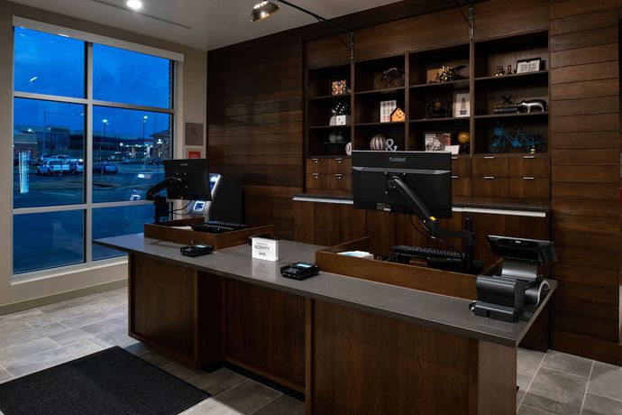 Imagen de los interiores del Hotel Four Points by Sheraton Kansas City Olathe. Foto 18