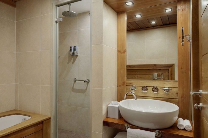 Imagen de la habitación del Hotel Four Points by Sheraton Kolasin. Foto 2