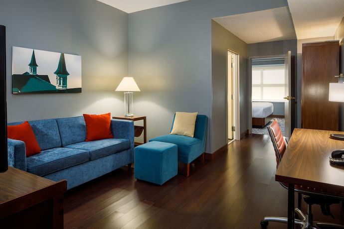 Imagen de la habitación del Hotel Four Points by Sheraton Louisville Airport. Foto 2