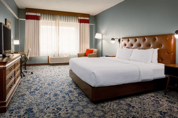 Imagen de la habitación del Hotel Four Points by Sheraton Louisville Airport. Foto 5