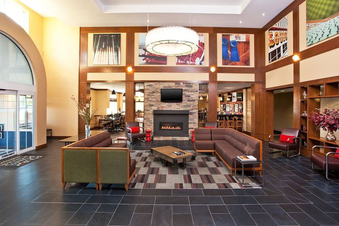 Imagen de los interiores del Hotel Four Points by Sheraton Louisville Airport. Foto 18