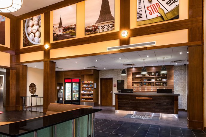 Imagen de los interiores del Hotel Four Points by Sheraton Louisville Airport. Foto 19