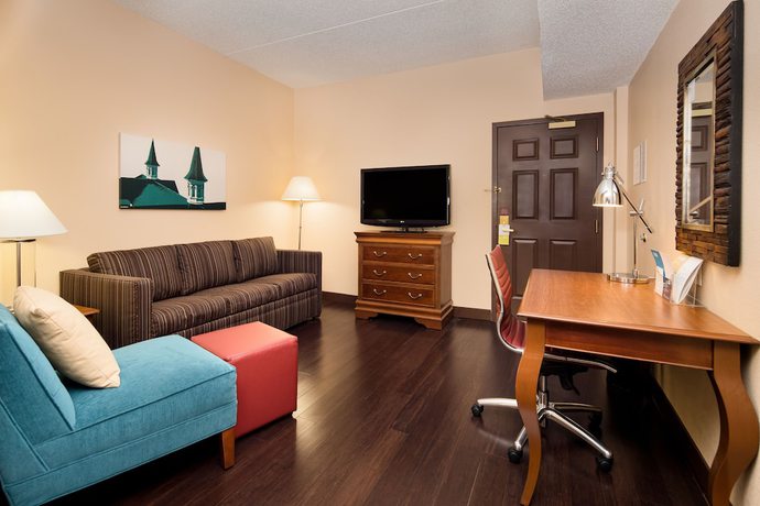 Imagen de la habitación del Hotel Four Points by Sheraton Louisville Airport. Foto 8