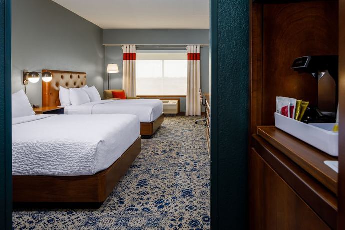 Imagen de la habitación del Hotel Four Points by Sheraton Louisville Airport. Foto 12