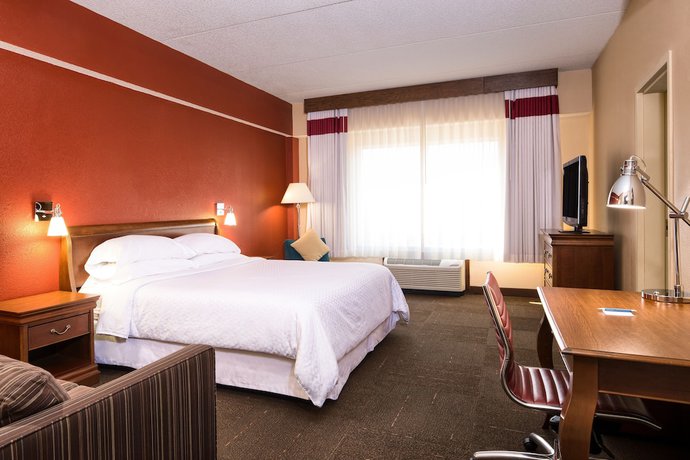 Imagen de la habitación del Hotel Four Points by Sheraton Louisville Airport. Foto 15