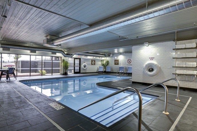 Imagen de la piscina del Hotel Four Points by Sheraton Mall of America Minneapolis Airport. Foto 15