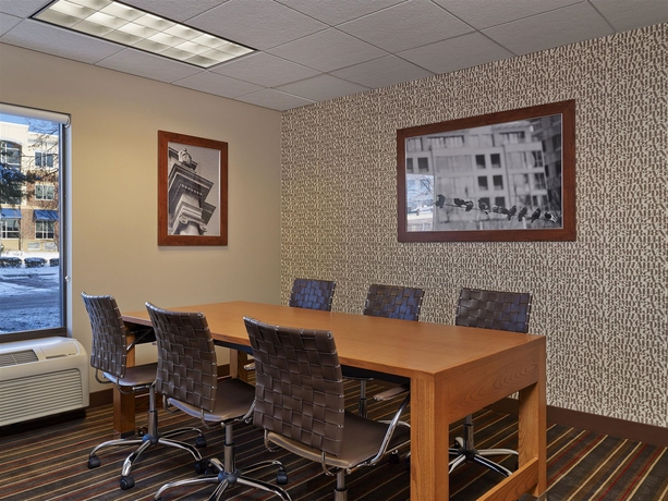 Imagen de los interiores del Hotel Four Points by Sheraton Mall of America Minneapolis Airport. Foto 11