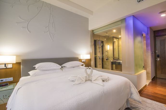Imagen de la habitación del Hotel Four Points by Sheraton Manado. Foto 15