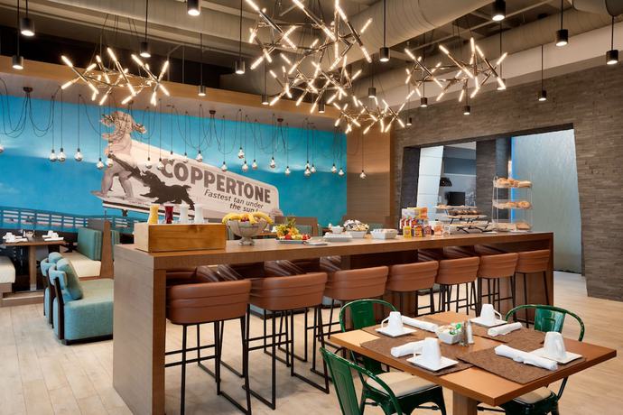 Imagen del bar/restaurante del Hotel Four Points by Sheraton Miami Airport. Foto 3