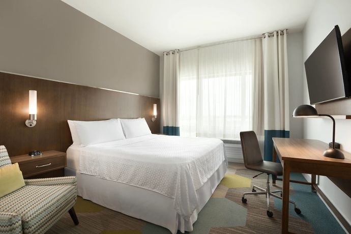 Imagen de la habitación del Hotel Four Points by Sheraton Miami Airport. Foto 10