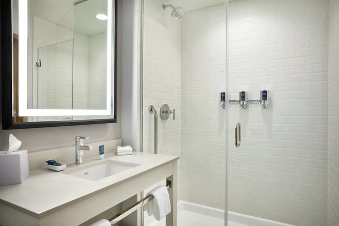 Imagen de la habitación del Hotel Four Points by Sheraton Miami Airport. Foto 11