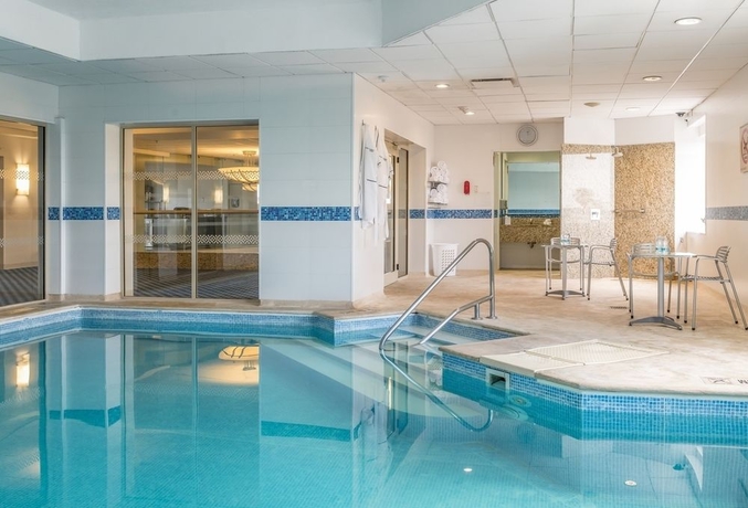 Imagen de la piscina del Hotel Four Points by Sheraton Monterrey Linda Vista. Foto 15