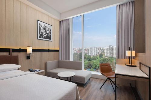 Imagen de la habitación del Hotel Four Points by Sheraton Nashik. Foto 14