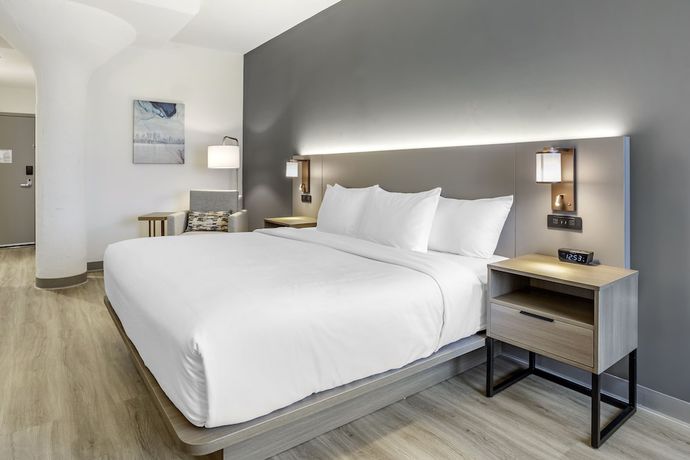 Imagen de la habitación del Hotel Four Points by Sheraton Newark Airport. Foto 11