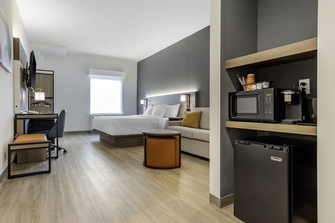 Imagen de la habitación del Hotel Four Points by Sheraton Newark Airport. Foto 12