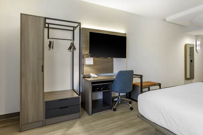 Imagen de la habitación del Hotel Four Points by Sheraton Newark Airport. Foto 13