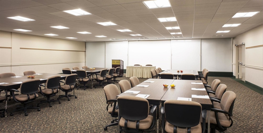 Imagen de los interiores del Hotel Four Points by Sheraton Norwood. Foto 16