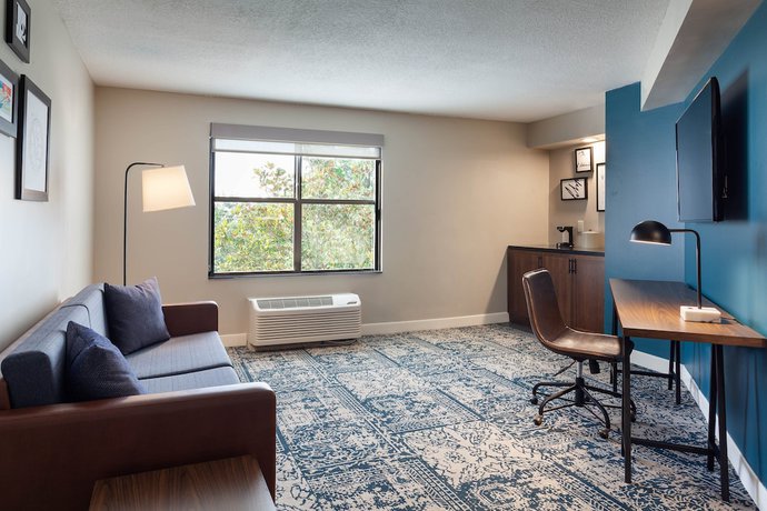 Imagen de la habitación del Hotel Four Points by Sheraton Orlando Convention Center. Foto 5