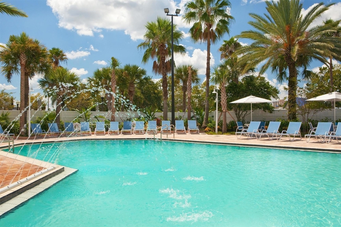 Imagen de la piscina del Hotel Four Points by Sheraton Orlando International Drive. Foto 14