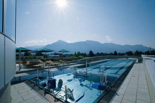 Imagen de la piscina del Hotel Four Points by Sheraton Panoramahaus. Foto 23